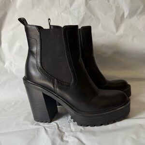 GBG Los Angeles Black Heeled Boots Size 6